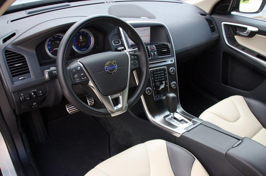  Volvo XC60 R-Design 2012 года  (фото 34 из 90)